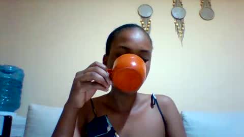 Snapshot of sexyqueen3457132 chatting on 09-21-25, 08:38 DOVY ACHIENG online show from 09-21-25, 08:38