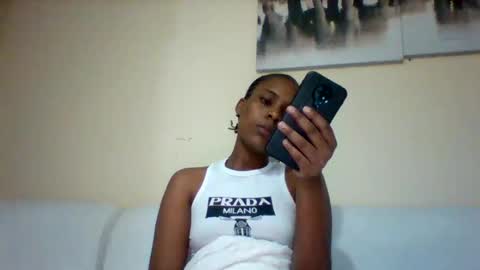Snapshot of sexyqueen3457132 chatting on 10-13-25, 12:32 DOVY ACHIENG online show from 10-13-25, 12:32