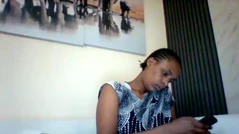 Snapshot of sexyqueen3457132 chatting on 10-20-25, 06:25 DOVY ACHIENG online show from 10-20-25, 06:25
