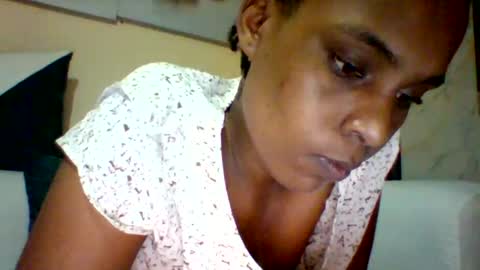 Snapshot of sexyqueen3457132 chatting on 10-20-25, 07:25 DOVY ACHIENG online show from 10-20-25, 07:25