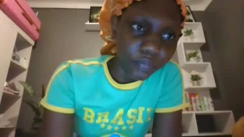 sexyquin1 online show from 02-17-25, 05:10
