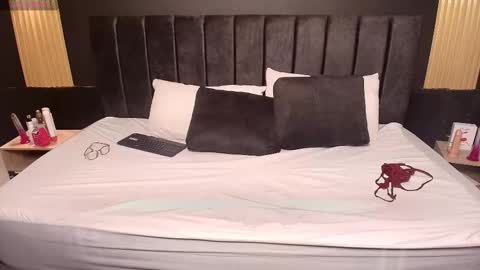 R A C H E L online show from 10-06-25, 11:51