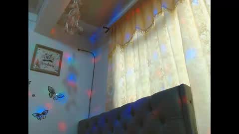 Snapshot of sexysafiravenus chatting on 10-17-25, 06:43 Venus Independent Model online show from 10-17-25, 06:43