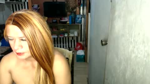 Snapshot of sexyseductionxx chatting on 06-07-26, 01:37 carl online show from 06-07-26, 01:37