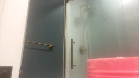 Snapshot of sexyshavenboi chatting on 09-27-25, 08:08 sexyshavenboi online show from 09-27-25, 08:08