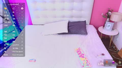 Snapshot of sexysister_ chatting on 12-08-24, 12:08 Kendall online show from 12-08-24, 12:08