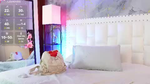 Snapshot of sexysister_ chatting on 07-14-26, 12:11 Kendall online show from 07-14-26, 12:11