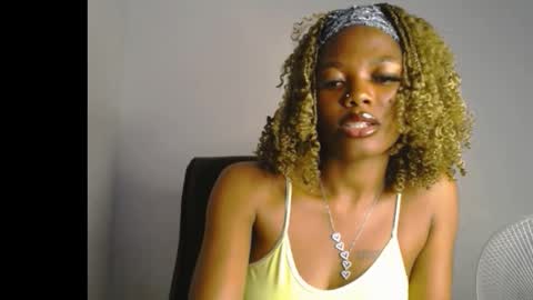Snapshot of sexyslim_ebony chatting on 02-17-26, 07:09 Darkskinned Rae online show from 02-17-26, 07:09