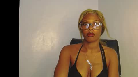 Snapshot of sexyslim_ebony chatting on 03-01-26, 12:23 Darkskinned Rae online show from 03-01-26, 12:23