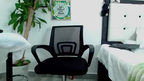 sexytommy_ online show from 02-12-26, 06:25