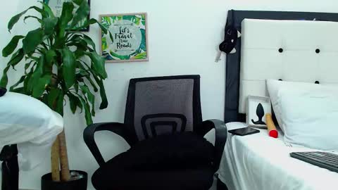sexytommy_ online show from 03-20-26, 06:35