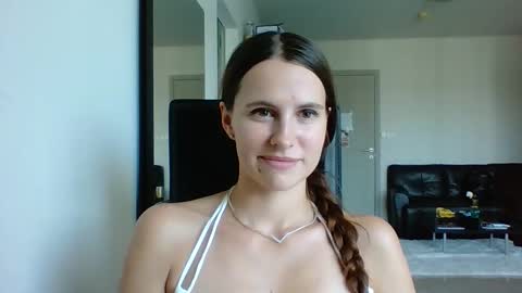 Snapshot of sexyviolettcat chatting on 03-17-26, 07:23 Victory online show from 03-17-26, 07:23