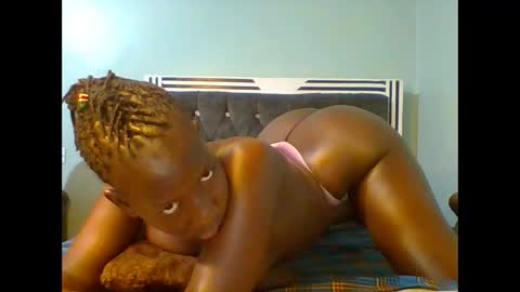 Snapshot of sexyvivy chatting on 02-15-25, 07:39 VIVIAN online show from 02-15-25, 07:39