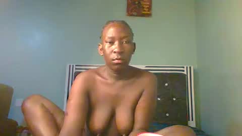 Snapshot of sexyvivy chatting on 09-21-25, 05:42 VIVIAN online show from 09-21-25, 05:42