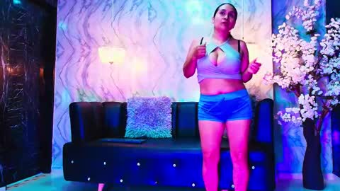 Snapshot of sexyy_madame chatting on 12-01-25, 11:37 MADAME online show from 12-01-25, 11:37