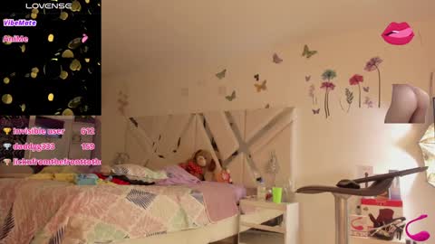 Snapshot of sexyzoe_69 chatting on 12-26-24, 12:14 Alexa online show from 12-26-24, 12:14