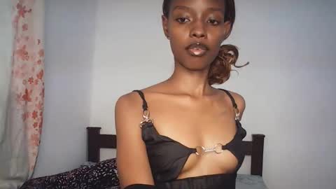 Snapshot of sexyzuriel chatting on 02-18-26, 05:03 sexyzuriel online show from 02-18-26, 05:03