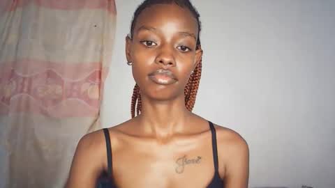 Snapshot of sexyzuriel chatting on 02-27-26, 11:43 sexyzuriel online show from 02-27-26, 11:43