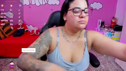 Snapshot of shaaroonhillss1 chatting on 12-22-25, 08:28 sharoon online show from 12-22-25, 08:28