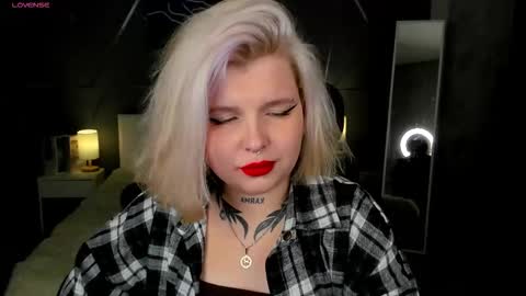 Snapshot of shadow__purr chatting on 11-08-25, 08:14 Lana online show from 11-08-25, 08:14