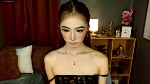 Snapshot of shaina_cummer chatting on 03-22-26, 12:58 shaina online show from 03-22-26, 12:58