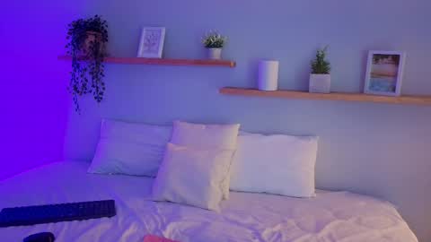 Shaina online show from 12-21-25, 04:19