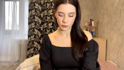 Snapshot of shalasauage chatting on 12-17-25, 07:25 Lara online show from 12-17-25, 07:25