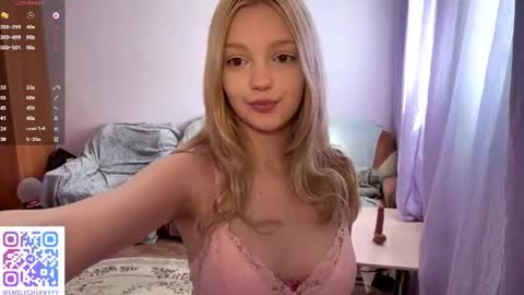 Snapshot of shalaschrantz chatting on 06-20-26, 11:13 Emily online show from 06-20-26, 11:13