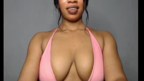 Snapshot of shallie_x chatting on 06-01-26, 08:05 ESTHER online show from 06-01-26, 08:05