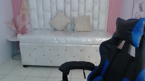 Shalon  online show from 10-22-25, 02:17