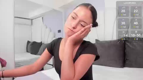 Snapshot of shamara_thomson chatting on 09-23-25, 01:30 Shamara Thomson online show from 09-23-25, 01:30