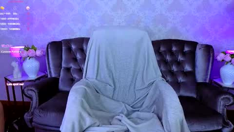 Lessi online show from 11-22-25, 02:27