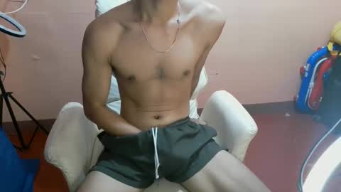 Snapshot of shanelo chatting on 02-14-25, 04:09 Dylan online show from 02-14-25, 04:09