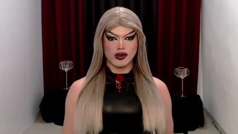 Snapshot of shanex01 chatting on 01-10-25, 12:15 Shane X online show from 01-10-25, 12:15