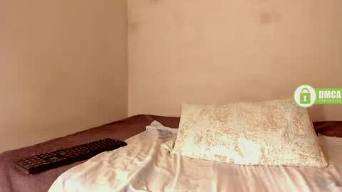 Snapshot of shaniblack chatting on 04-28-26, 02:27 Danna online show from 04-28-26, 02:27
