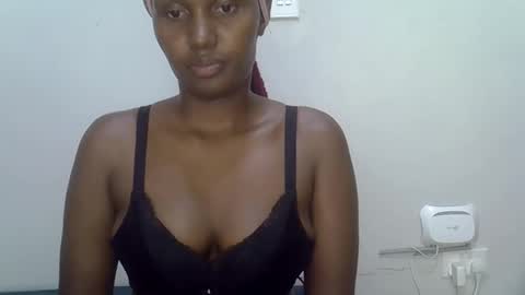 Snapshot of shanizzz chatting on 05-19-26, 04:24 shanizz online show from 05-19-26, 04:24