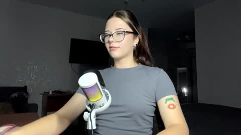 Lissa online show from 10-22-25, 02:06
