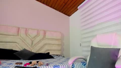 Snapshot of shannon_queen_ chatting on 10-16-25, 04:57 Shannon online show from 10-16-25, 04:57