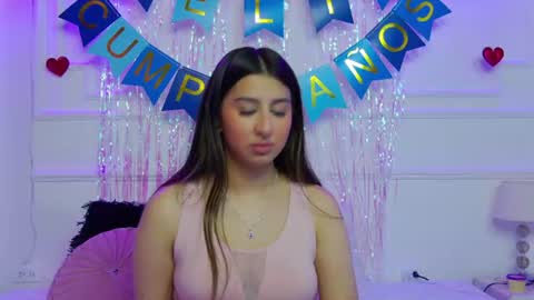 Snapshot of shannonbannks chatting on 06-18-26, 05:39 ShannonBannks online show from 06-18-26, 05:39