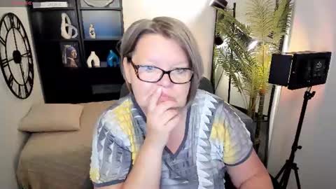 Snapshot of shannonshine chatting on 07-18-26, 05:11 Shannon online show from 07-18-26, 05:11