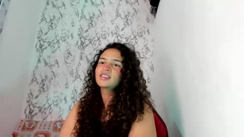 Snapshot of shanom01 chatting on 06-12-26, 01:32 shanom01 online show from 06-12-26, 01:32