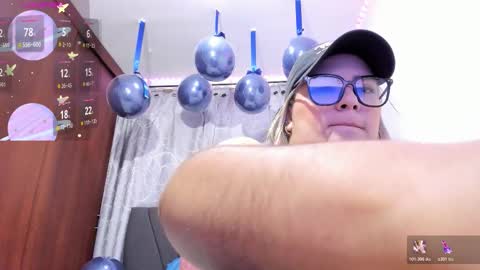 Snapshot of shantal_smith9 chatting on 11-27-25, 03:52 S H A N T A L S M I T H online show from 11-27-25, 03:52