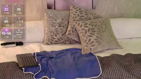 Snapshot of shantalll__ chatting on 12-21-24, 02:26 Shantal online show from 12-21-24, 02:26