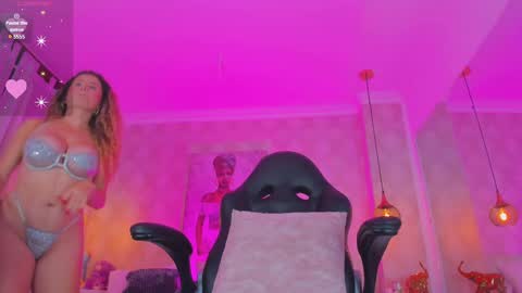 Snapshot of shantalll__ chatting on 03-07-25, 02:01 Shantal online show from 03-07-25, 02:01