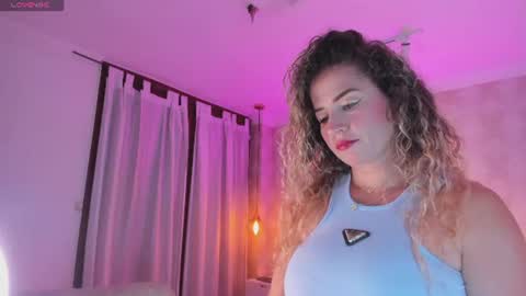 Snapshot of shantalll__ chatting on 06-23-26, 10:57 Shantal online show from 06-23-26, 10:57