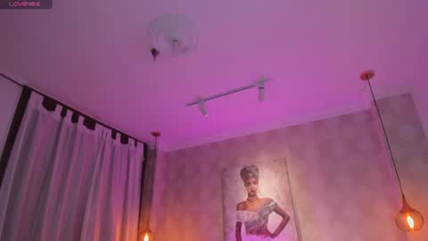 Snapshot of shantalll__ chatting on 06-25-26, 11:04 Shantal online show from 06-25-26, 11:04