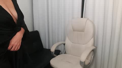 Snapshot of shantalxxx67 chatting on 02-11-25, 12:06 shantal online show from 02-11-25, 12:06