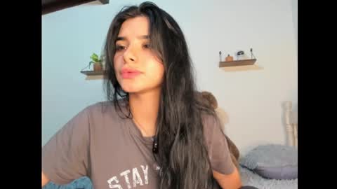 Snapshot of shara_jones chatting on 12-19-24, 06:01 Sara online show from 12-19-24, 06:01