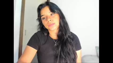 Snapshot of shara_jones chatting on 02-16-25, 09:15 Sara online show from 02-16-25, 09:15