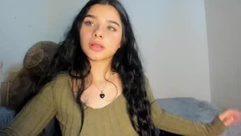 Snapshot of shara_jones chatting on 10-29-25, 01:19 Sara online show from 10-29-25, 01:19